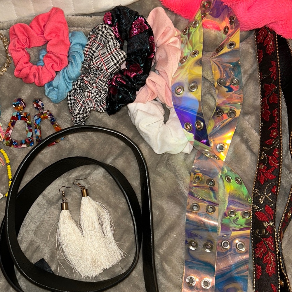 Random Accessories Bundle! - Picture 3 of 6